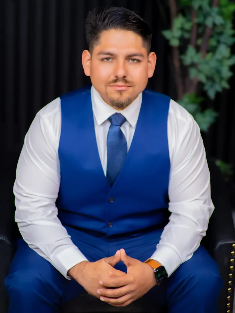 Rogelio Garcia, West Chicago real estate agent with Realty of America